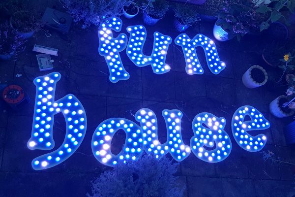 122cc太阳集成游戏照明的娱光灯用在英国游乐装备展示